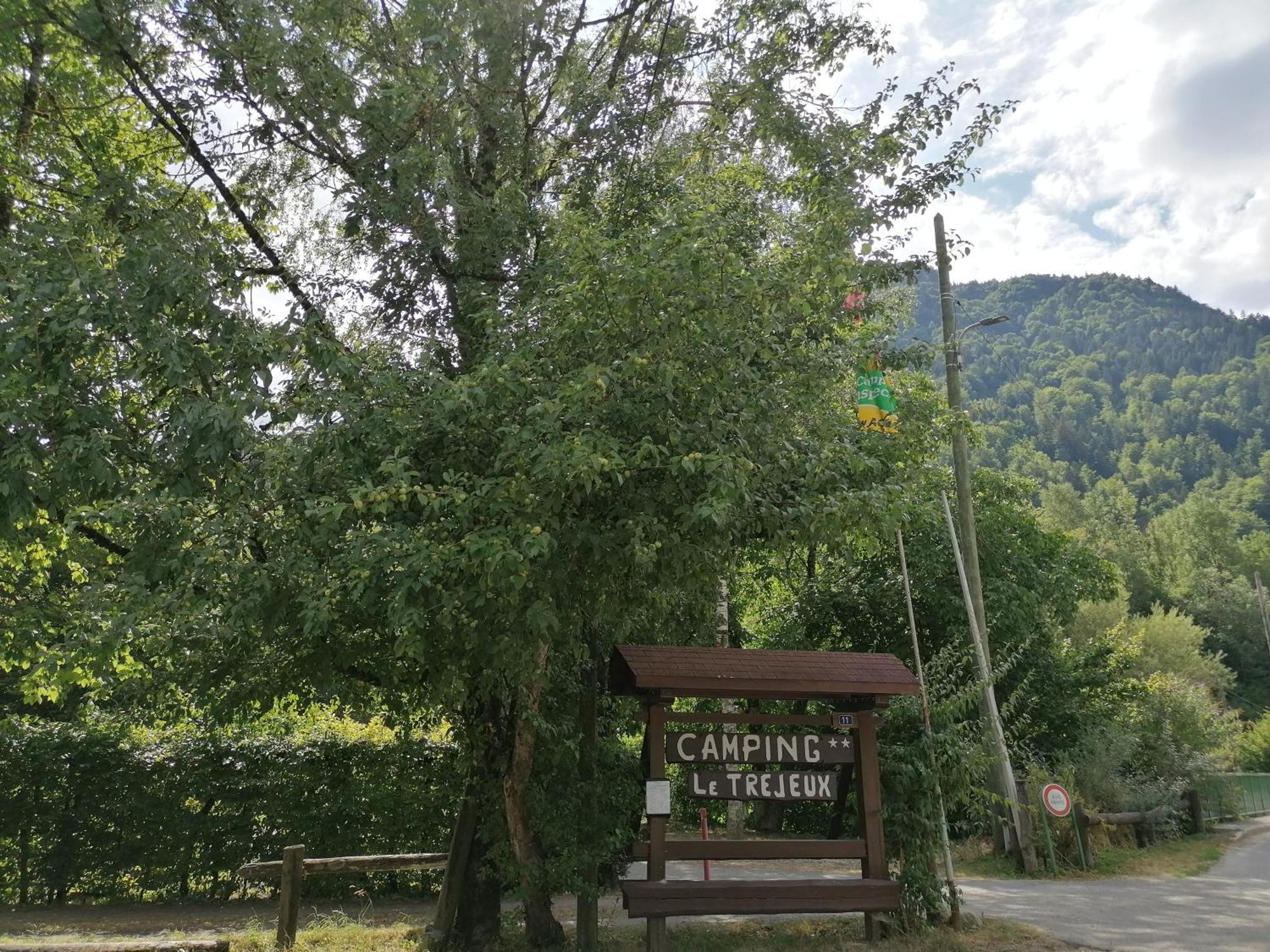 Camping Le Trejeux - Petit Chalet Thônes Exteriér fotografie